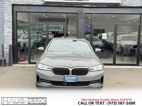 Used 2022 BMW 530i xDrive w/ Premium Package image 6