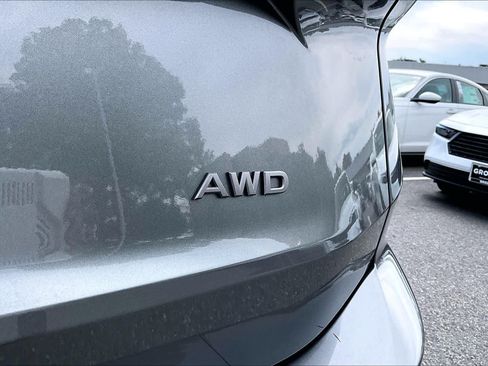 Used 2025 Nissan Rogue SV AWD/4WD image 10