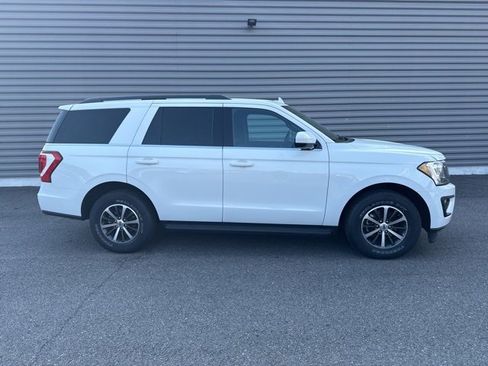 Used 2021 Ford Expedition XLT image 2