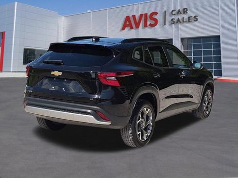 Used 2025 Chevrolet Trax LT w/ LT Convenience Package FWD image 6