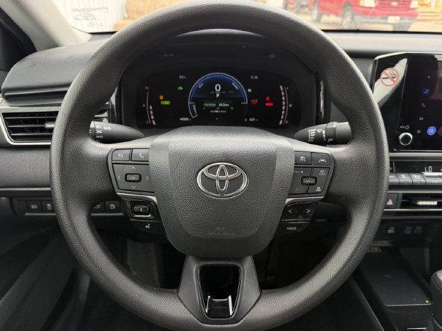 Used 2025 Toyota Camry LE FWD image 13