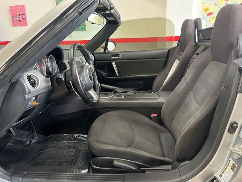 Used 2011 MAZDA MX-5 Miata Sport image 16