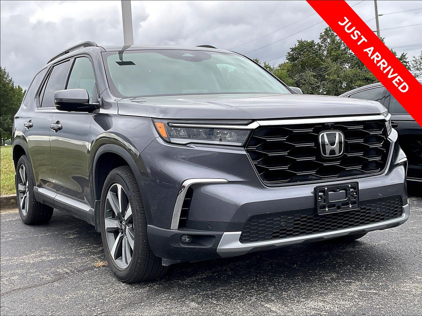 Used 2025 Honda Pilot Elite image 1