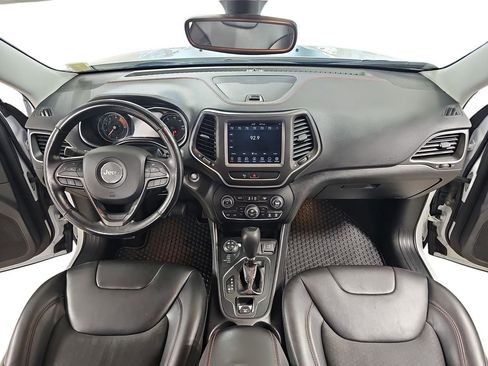 Used 2019 Jeep Cherokee Trailhawk w/ Cold Weather Group AWD/4WD image 11