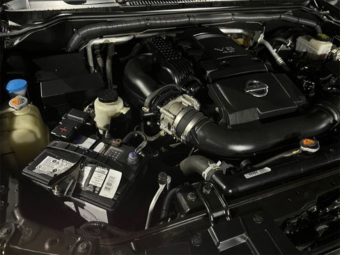 Used 2015 Nissan Frontier SV image 41