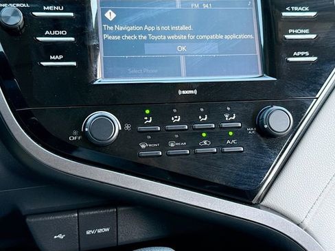 Used 2020 Toyota Camry LE image 28