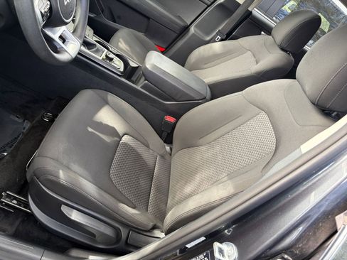 Used 2025 Kia Sportage LX FWD image 34