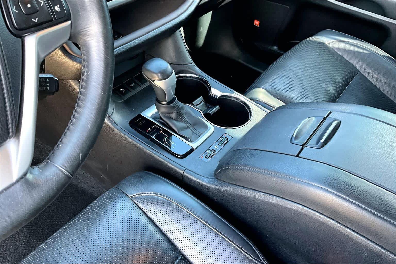 Used 2015 Toyota Highlander Limited FWD image 17