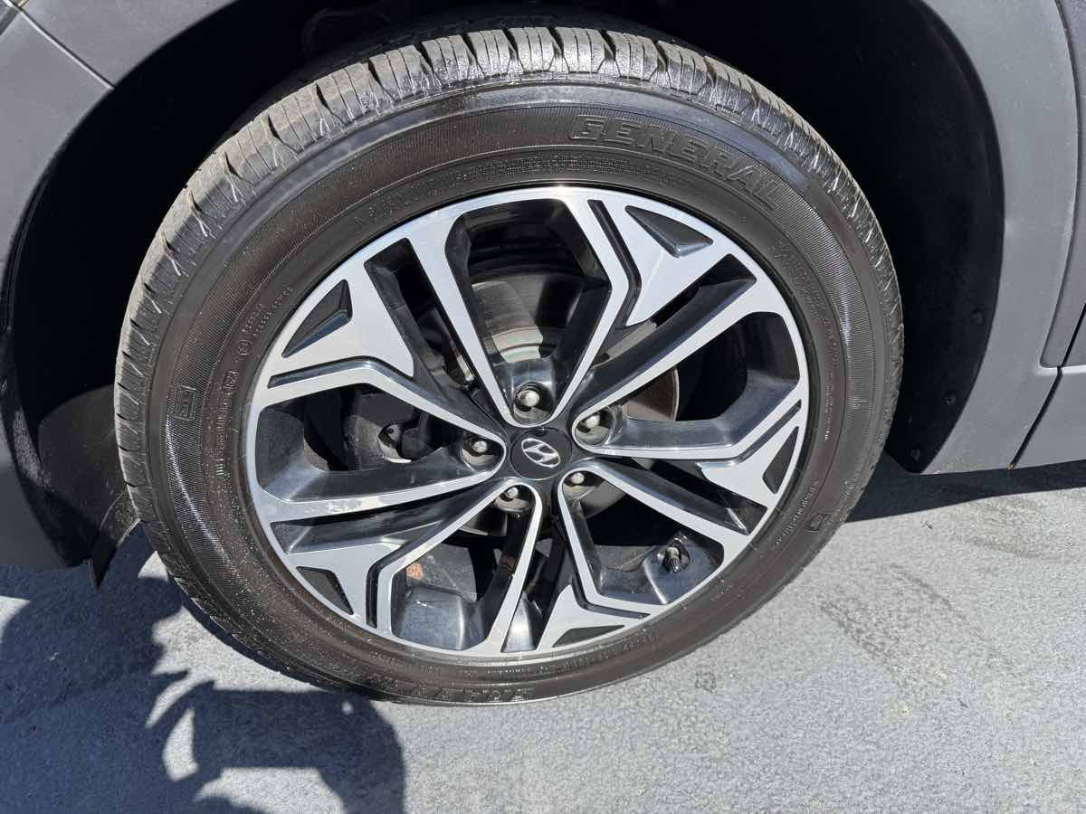 Used 2020 Hyundai Santa Fe Limited AWD/4WD image 8
