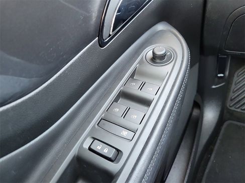 Used 2021 Buick Encore Preferred image 13