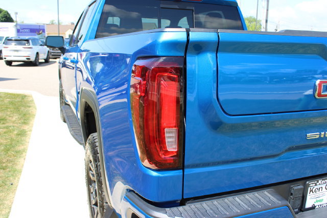 Used 2024 GMC Sierra 1500 AT4 w/ Technology Package AWD/4WD image 40