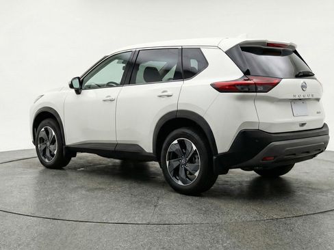 Used 2025 Nissan Rogue SV AWD/4WD image 6