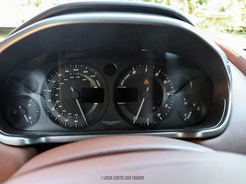 Used 2015 Aston Martin Vanquish Coupe RWD image 20