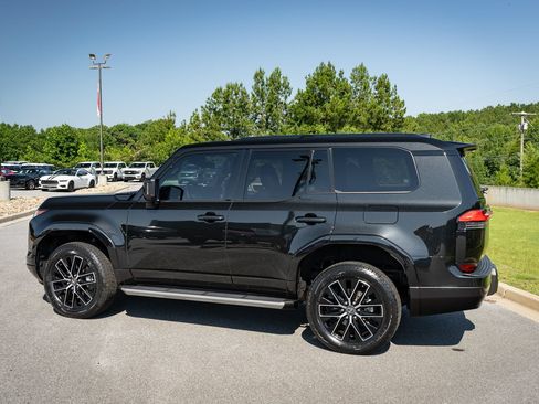 Used 2024 Lexus GX 550 w/ Accessory Package (2T) AWD/4WD image 14