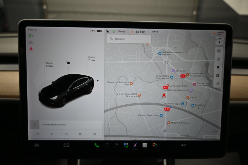 Used 2018 Tesla Model 3 Mid Range RWD image 8