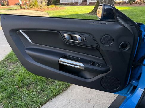 Used 2022 Ford Mustang Shelby GT500 w/ Carbon Fiber Track Pack image 46