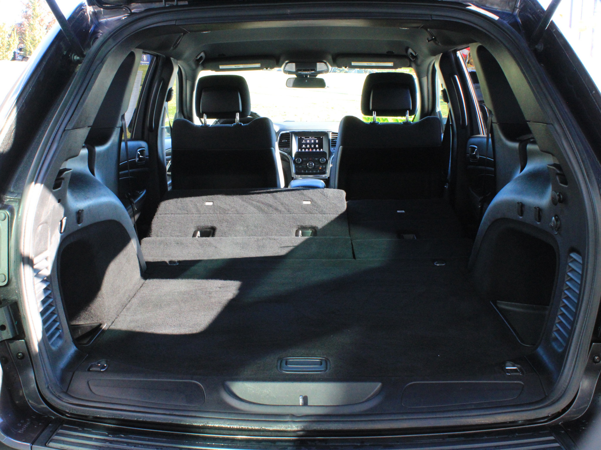 Used 2019 Jeep Grand Cherokee Laredo AWD/4WD image 35