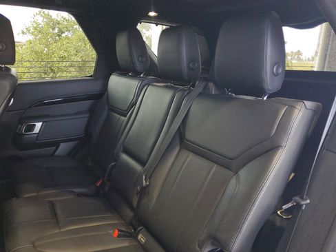 Used 2018 Land Rover Discovery SE AWD/4WD image 8