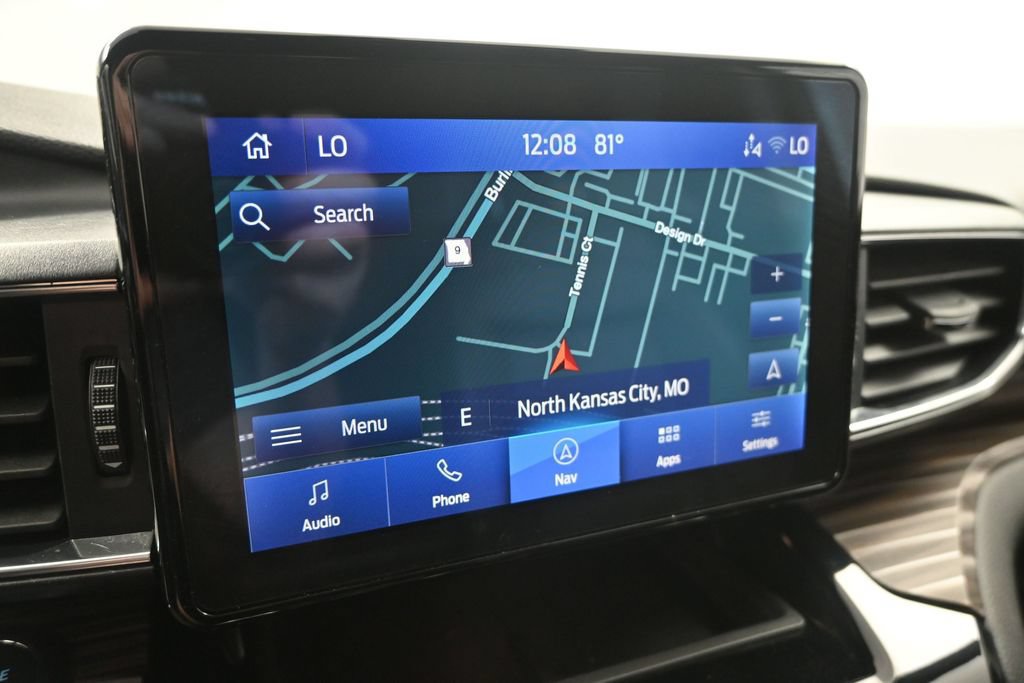Used 2024 Ford Explorer Limited w/ Equipment Group 301A AWD/4WD image 17