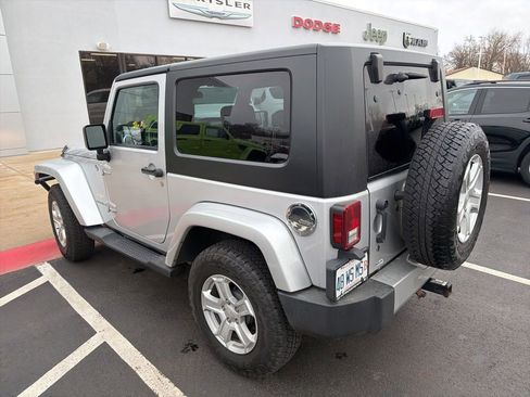 Used 2008 Jeep Wrangler Sahara w/ Dual Top Group image 9