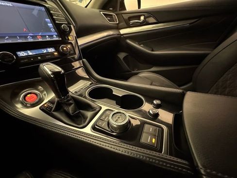 Used 2017 Nissan Maxima SR image 9