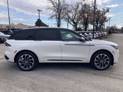 New 2026 Lincoln Nautilus Reserve image 2