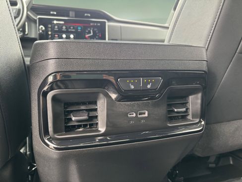 Used 2025 GMC Sierra 2500 AT4 w/ AT4 Premium Plus Package AWD/4WD image 12