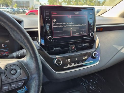 Used 2021 Toyota Corolla LE FWD image 11