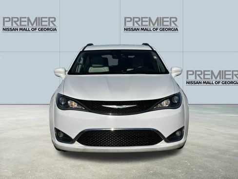 Used 2018 Chrysler Pacifica Touring-L image 2