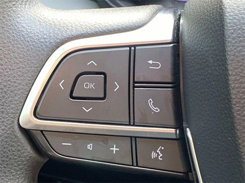 Used 2020 Toyota Highlander L w/ Phone Cable & Charge Package image 19