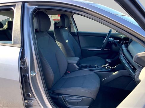 Used 2025 Kia K4 FWD image 9