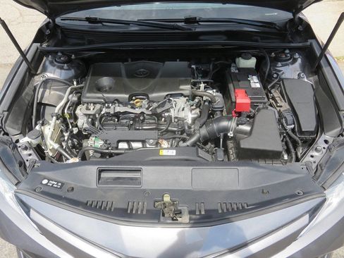 Used 2018 Toyota Camry LE FWD image 31