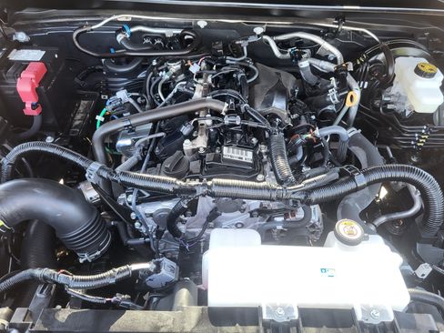Certified 2025 Toyota Tacoma SR5 AWD/4WD image 23