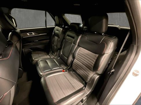 Used 2025 Ford Explorer ST-Line w/ ST-Line Street Pack AWD/4WD image 23