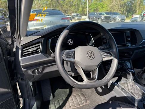 Used 2024 Volkswagen Jetta SE image 7