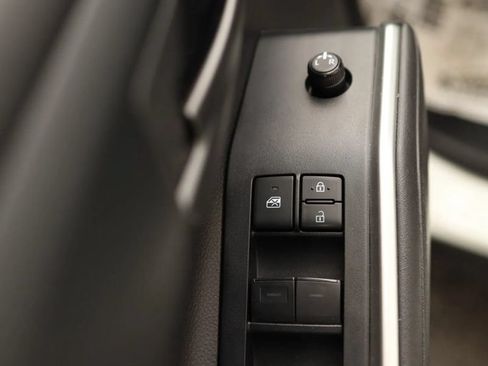 Used 2020 Toyota Highlander L AWD/4WD image 11