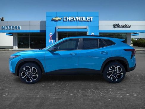 New 2026 Chevrolet Trax RS w/ Sunroof Package FWD image 8