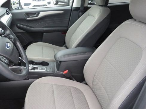 Certified 2022 Ford Escape SE w/ SE Sport Appearance Package image 4