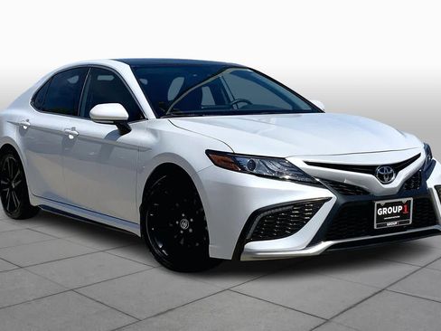 Used 2023 Toyota Camry XSE image 3