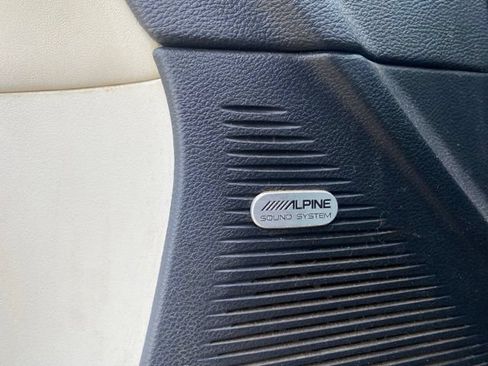 Used 2015 Dodge Challenger SXT RWD image 14