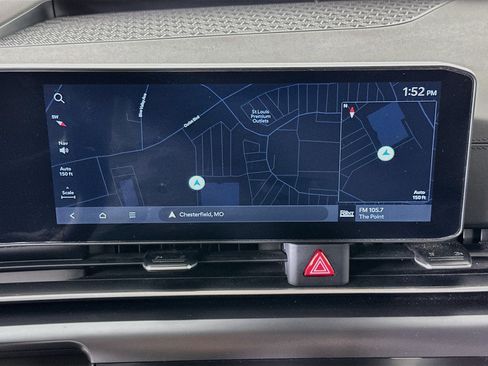 Used 2025 Kia Carnival FWD image 22