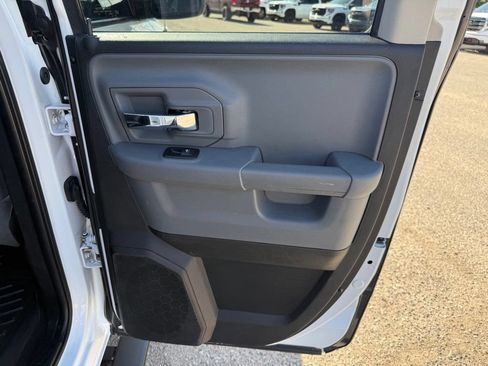 Used 2017 RAM 1500 Classic SLT AWD/4WD image 17