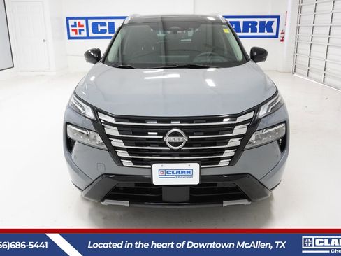 Used 2024 Nissan Rogue Platinum w/ Platinum Premium Package image 2