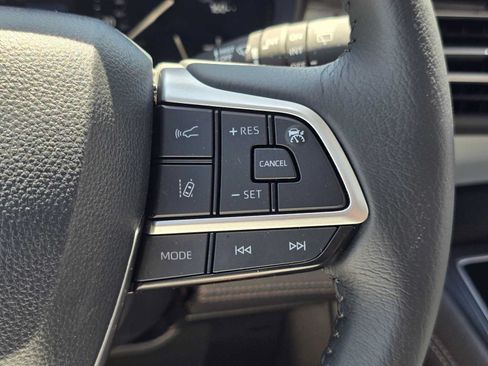 Certified 2026 Toyota Sienna XLE FWD image 32