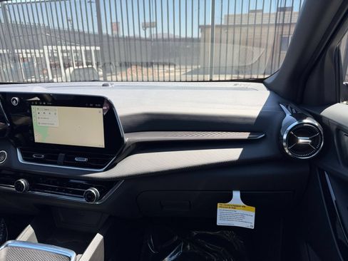 Used 2025 Chevrolet Equinox LT FWD image 36