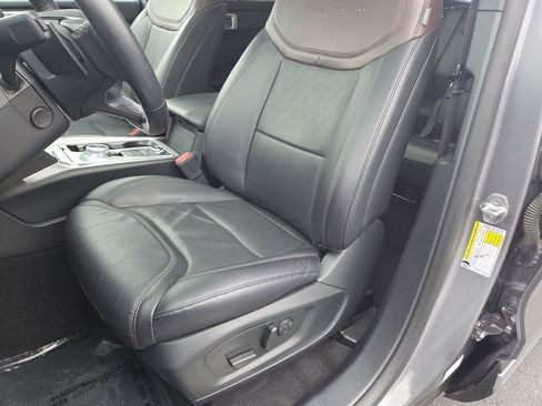 Used 2021 Ford Explorer Platinum w/ Equipment Group 601A AWD/4WD image 23