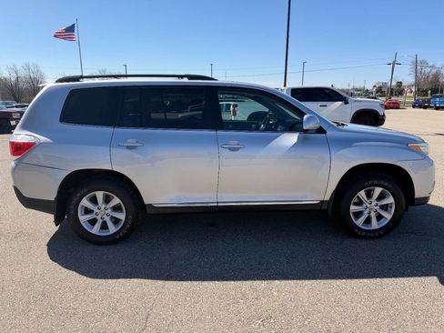 Used 2012 Toyota Highlander SE w/ Tow Pkg image 6
