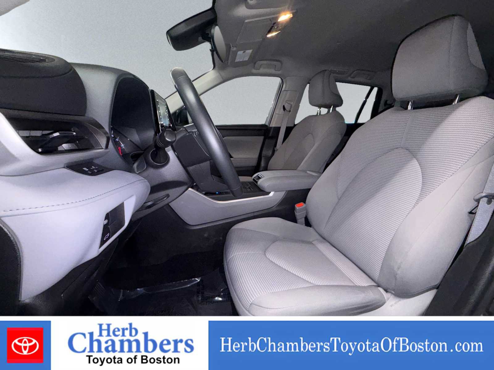 Used 2022 Toyota Highlander LE AWD/4WD image 6