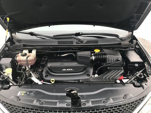 Used 2018 Chrysler Pacifica Touring-L image 54