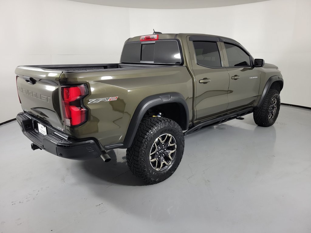 Used 2025 Chevrolet Colorado ZR2 w/ Technology Package AWD/4WD image 4
